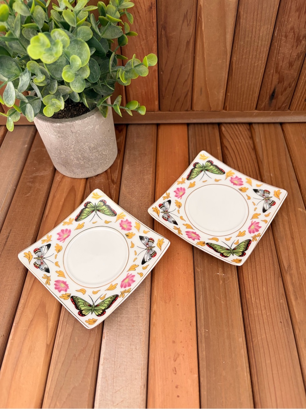 Bijoux Terner Vintage Square Tray with Floral Gold Trim, Set of 2